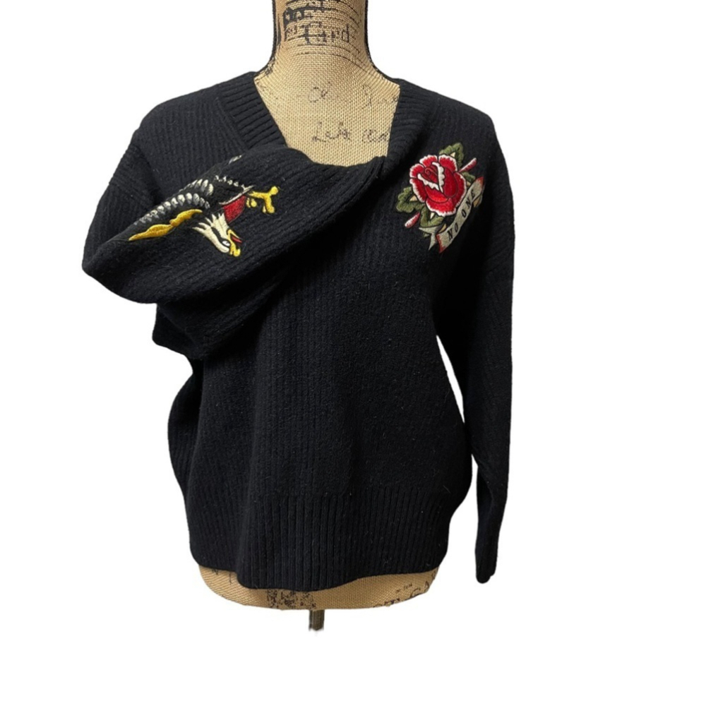 Mo & Co Wool Rose and Eagle Sweater Embroidered Size Medium Boutique Company